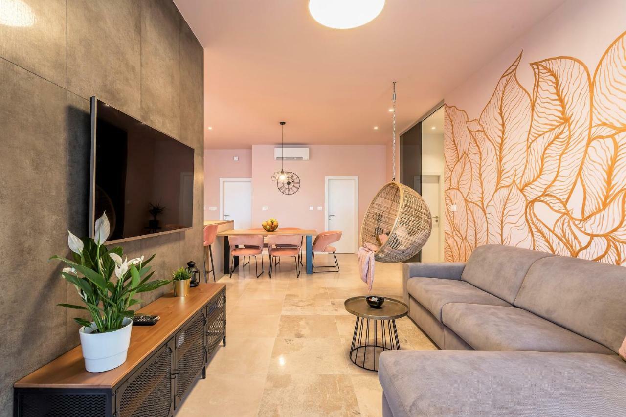 Luxury Apartment With Hot Tub Omiš Exterior foto