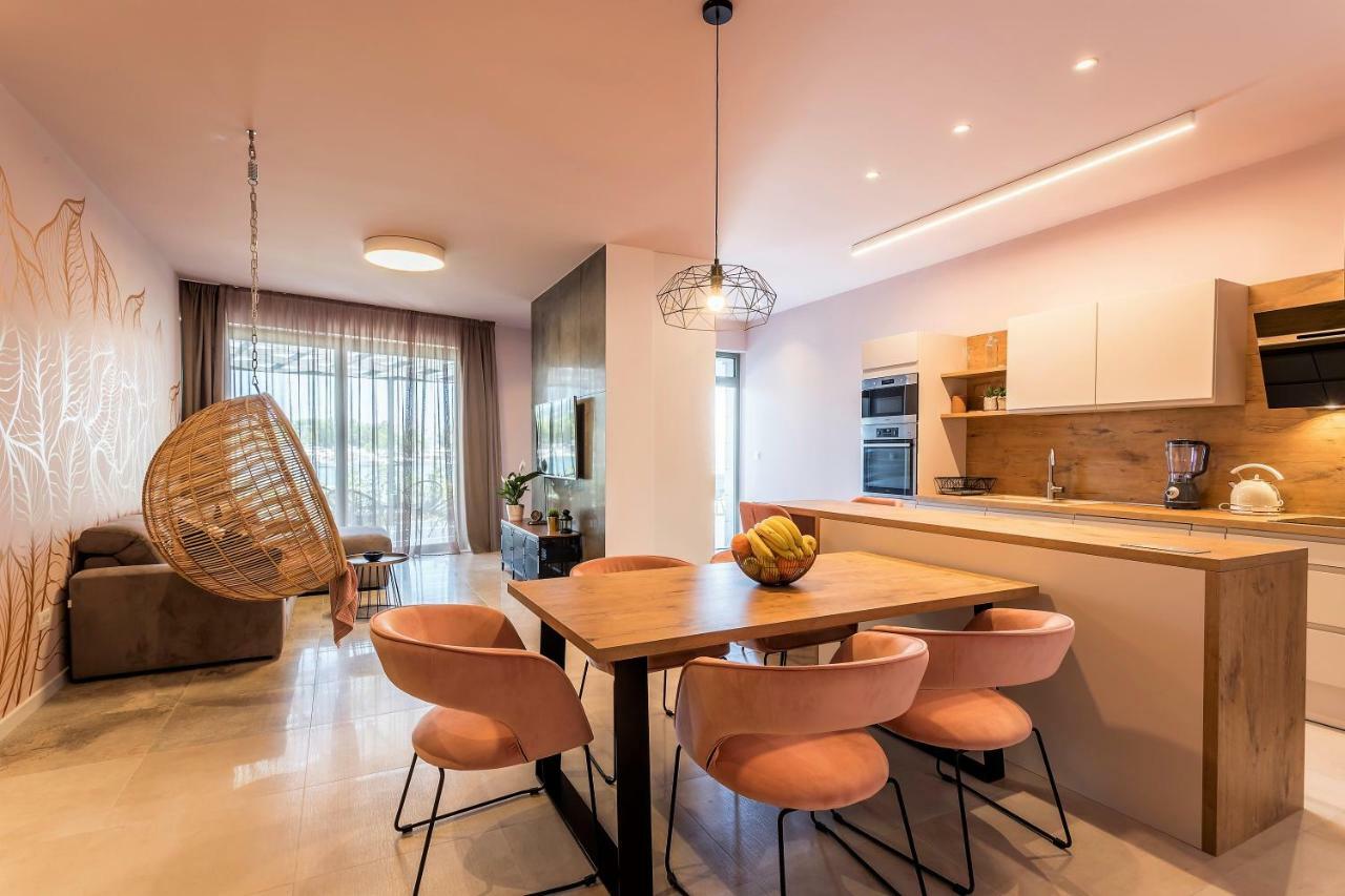 Luxury Apartment With Hot Tub Omiš Exterior foto